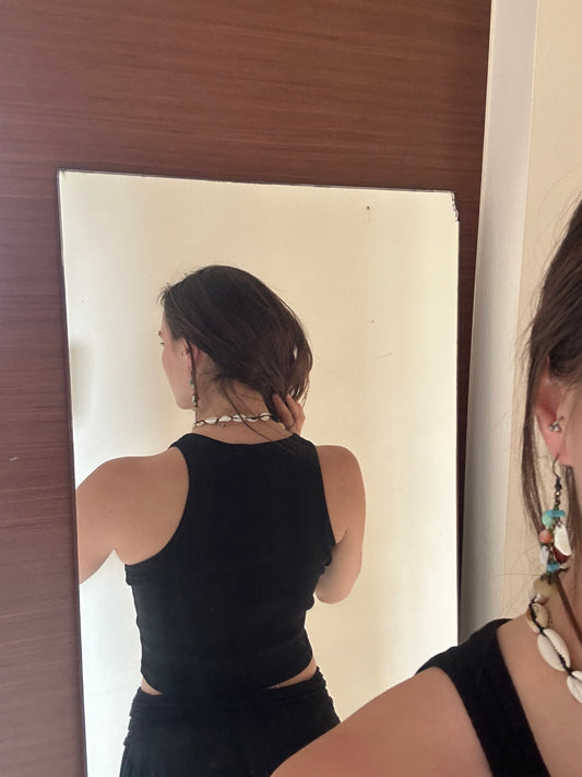 Black crop top 2