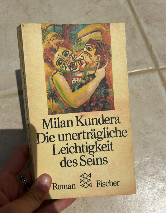 Book „Die unerträgliche Leichtigkeit des Seins“ -Milan Kundera